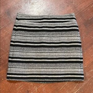 🌻3/$15🌻 LOFT Black and Gray Patterned Mini Skirt